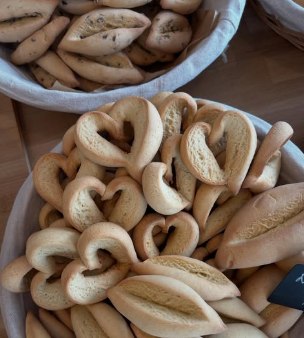 Navettes marseillaises dans une corbeille